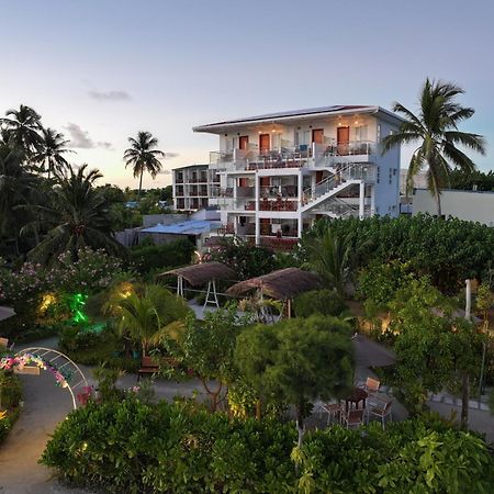 Reef Edge Thulusdhoo, Maldives Hotel Ngoại thất bức ảnh