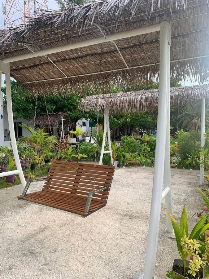 Reef Edge Thulusdhoo, Maldives Hotel Ngoại thất bức ảnh