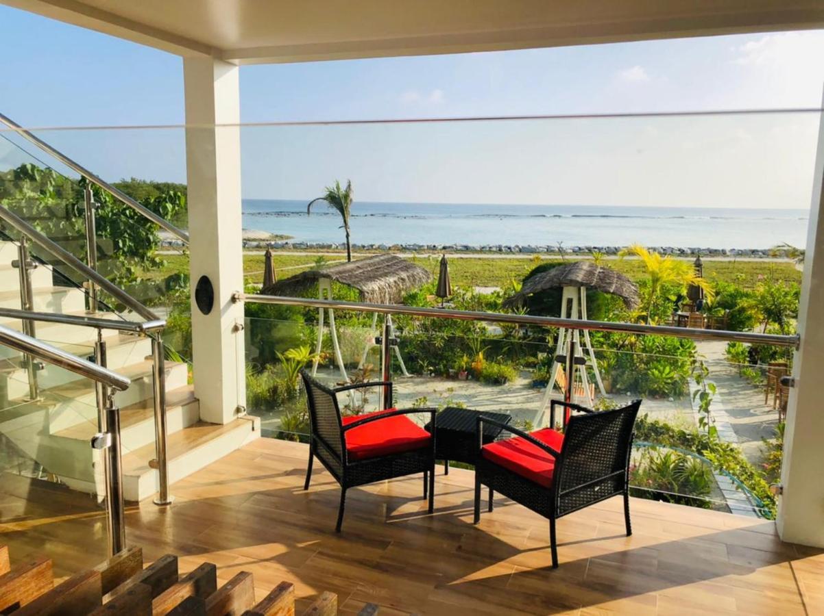 Reef Edge Thulusdhoo, Maldives Hotel Ngoại thất bức ảnh