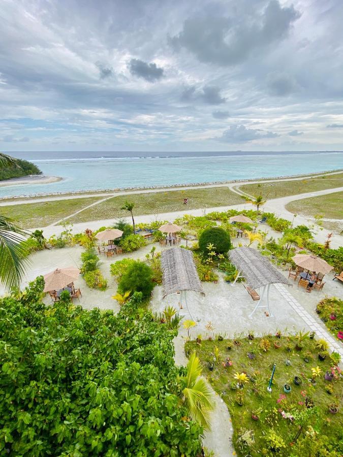 Reef Edge Thulusdhoo, Maldives Hotel Ngoại thất bức ảnh