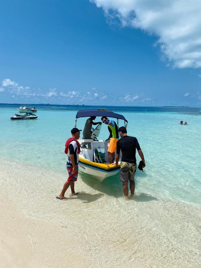 Reef Edge Thulusdhoo, Maldives Hotel Ngoại thất bức ảnh