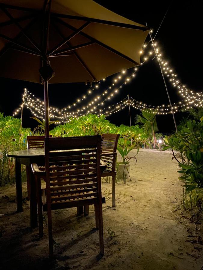 Reef Edge Thulusdhoo, Maldives Hotel Ngoại thất bức ảnh