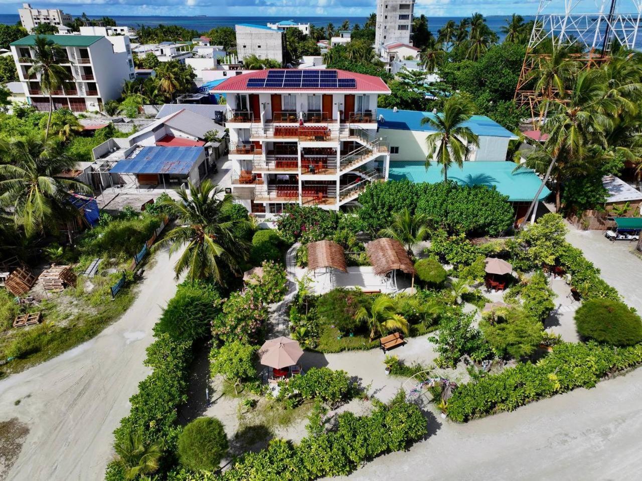Reef Edge Thulusdhoo, Maldives Hotel Ngoại thất bức ảnh