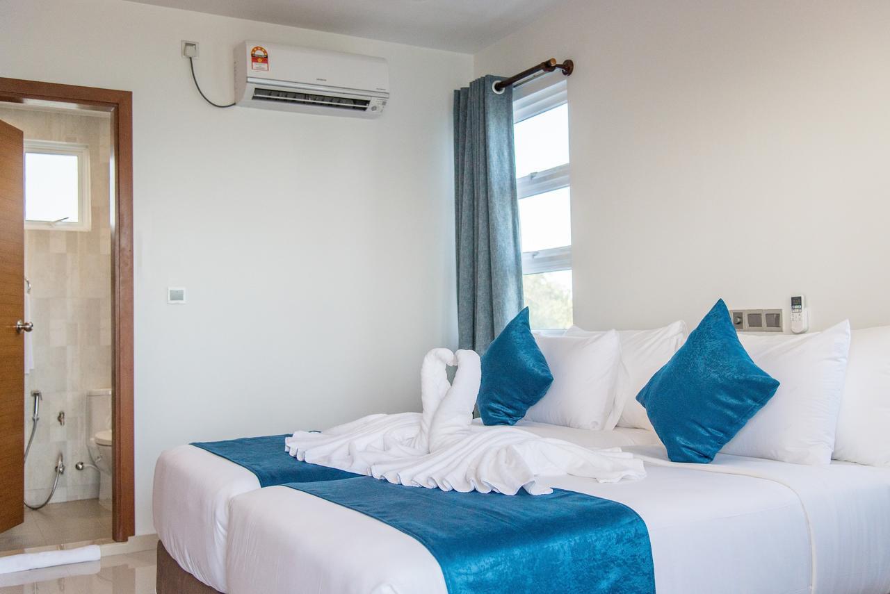 Reef Edge Thulusdhoo, Maldives Hotel Ngoại thất bức ảnh