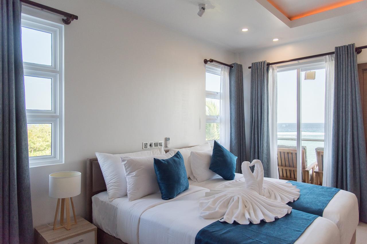 Reef Edge Thulusdhoo, Maldives Hotel Ngoại thất bức ảnh