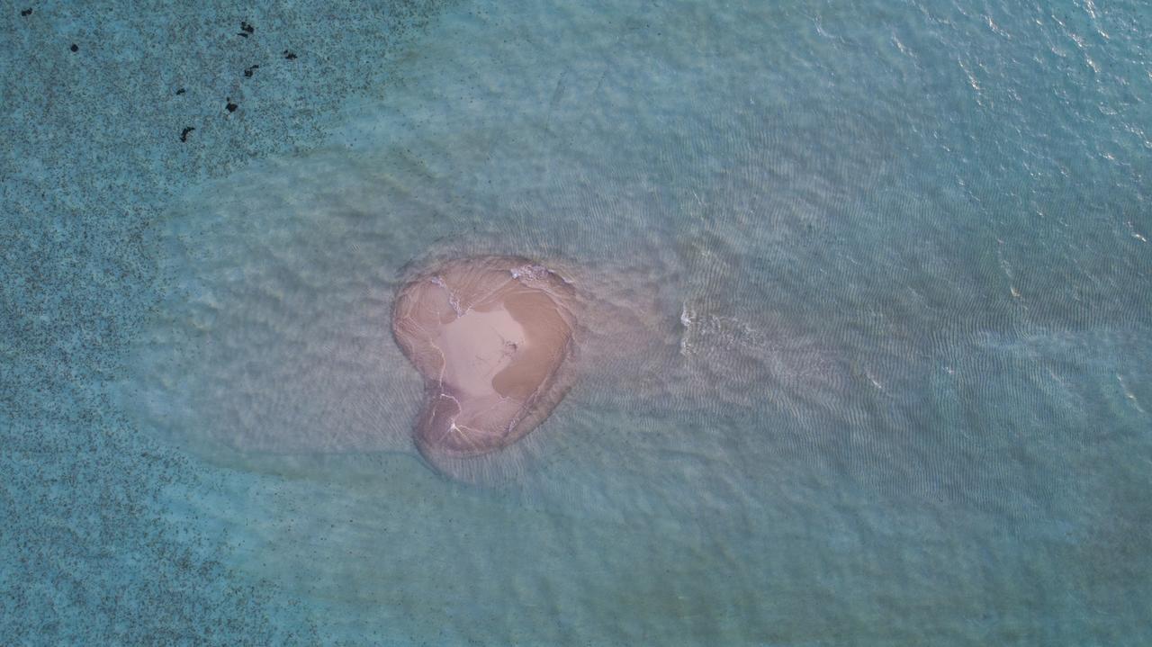 Reef Edge Thulusdhoo, Maldives Hotel Ngoại thất bức ảnh