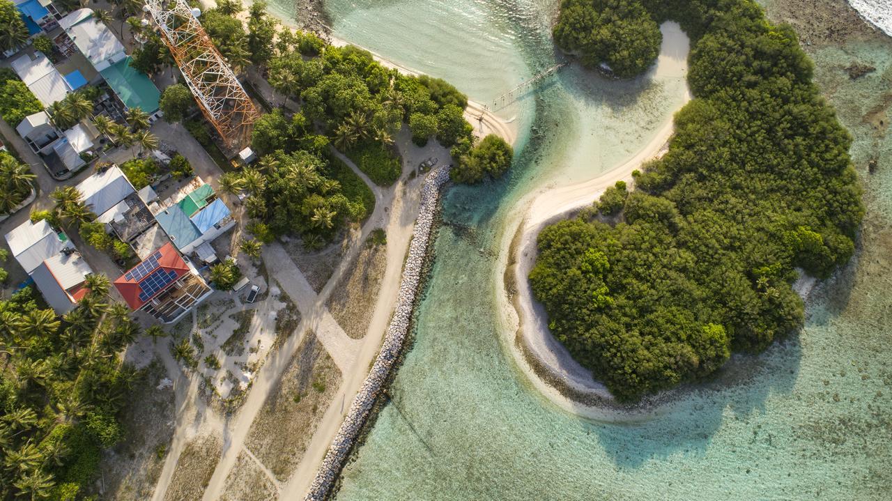 Reef Edge Thulusdhoo, Maldives Hotel Ngoại thất bức ảnh
