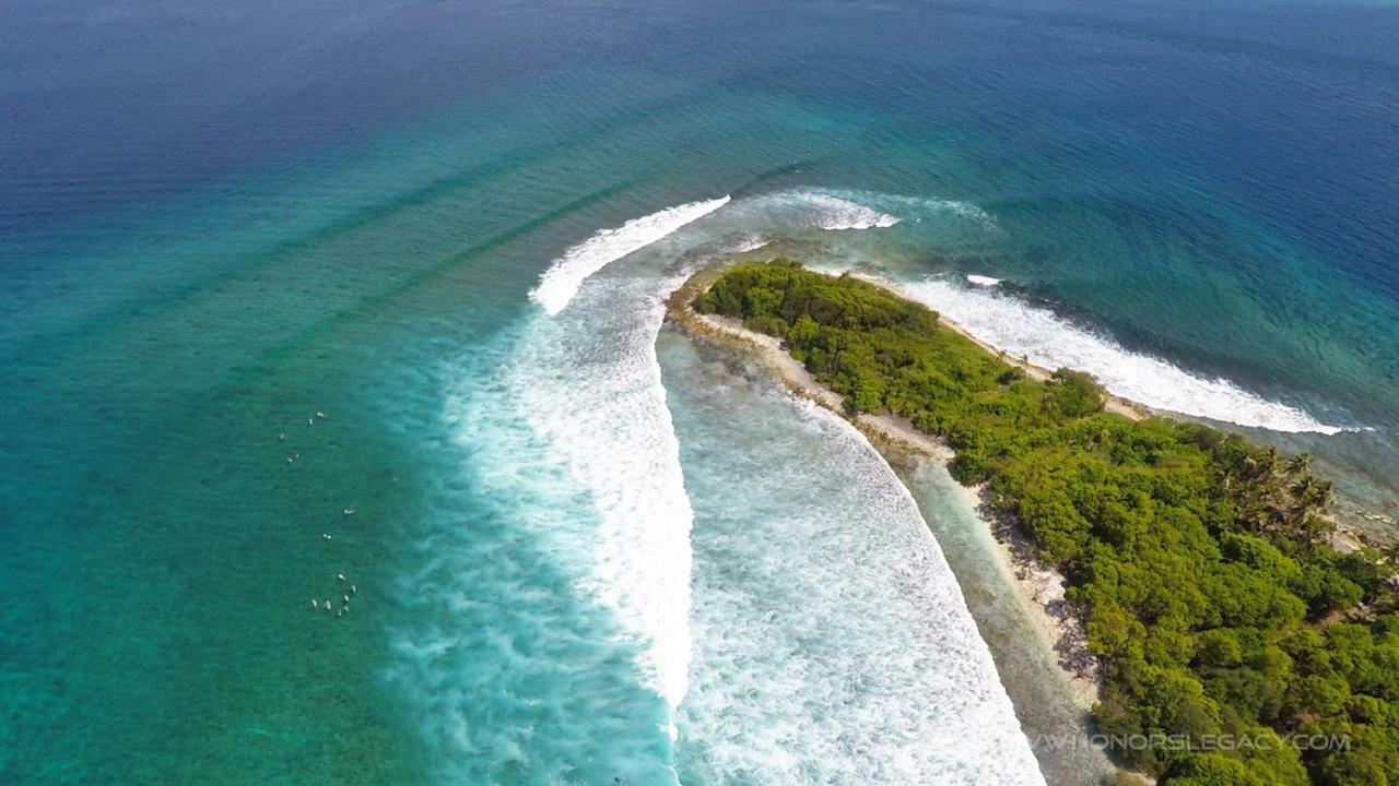 Reef Edge Thulusdhoo, Maldives Hotel Ngoại thất bức ảnh